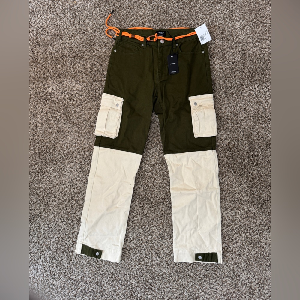 NWT Forever 21 Men’s Two-Tone Cargo Pants with Orange Accents